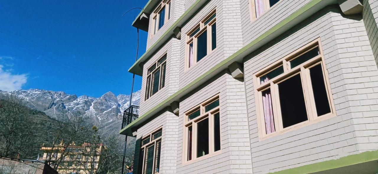 Mahima Hotel Sāngla Екстериор снимка