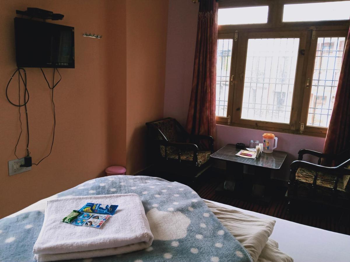 Mahima Hotel Sāngla Екстериор снимка
